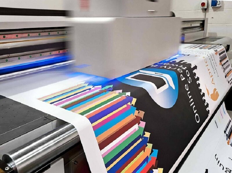 Чем широкоформатная УФ печать отличается от обычной